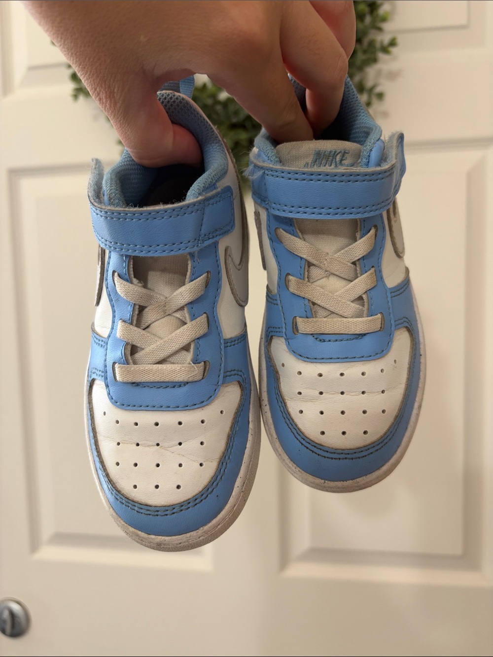 Nike Kids Blue and White Velcro Low-Top Sneakers 9c